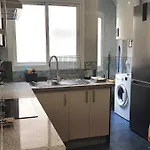 Apartment, 3 Bedrooms, Downtown דירה