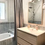 Apartment, 3 Bedrooms, Downtown דירה *
